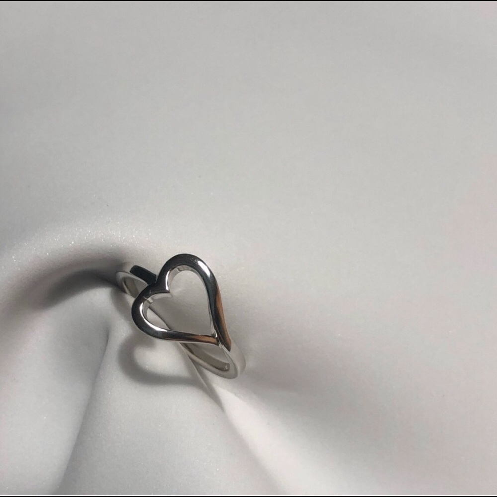 925 Sterling Silver Heart Ring - Picture 6 of 8